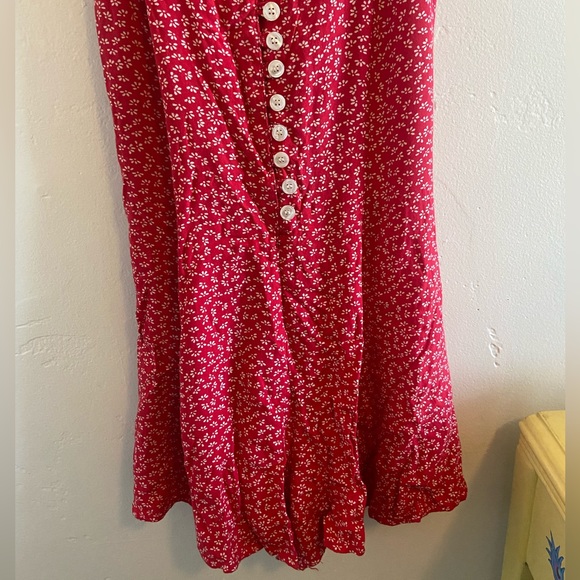 Red, Floral Vintage Jumper, Size Medium with Seashell Buttons - Picture 1 of 6